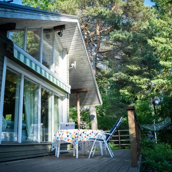 Cozy beach cottage，位于Vääna-Jõesuu的酒店