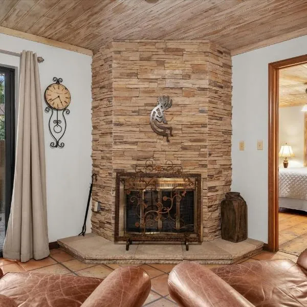 Adobe Village 1 Bedroom Suite- Sedona condo，位于塞多纳的酒店