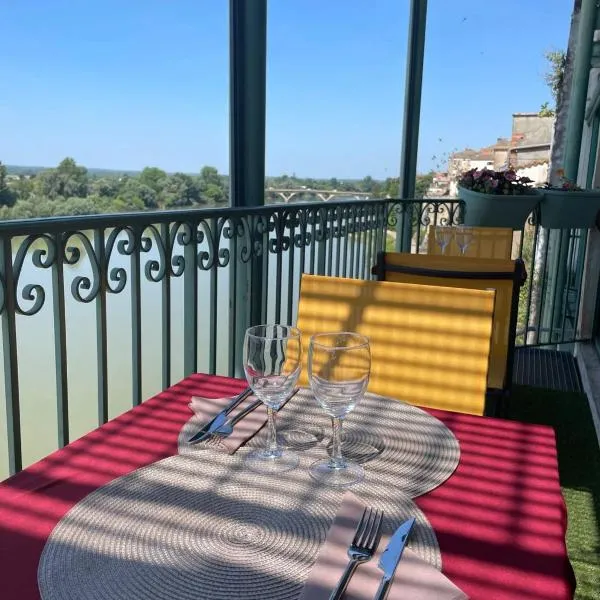 HOTEL restaurant CÔTE GARONNE le BALCON DES DAMES - Tonneins Marmande Agen - chambres climatisées，位于巴巴斯特的酒店