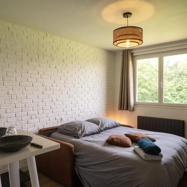 Gite "LES PEUPLIERS" - Calme & Confortable - Vue sur étang à 10mn du TOUQUET，位于圣若斯的酒店