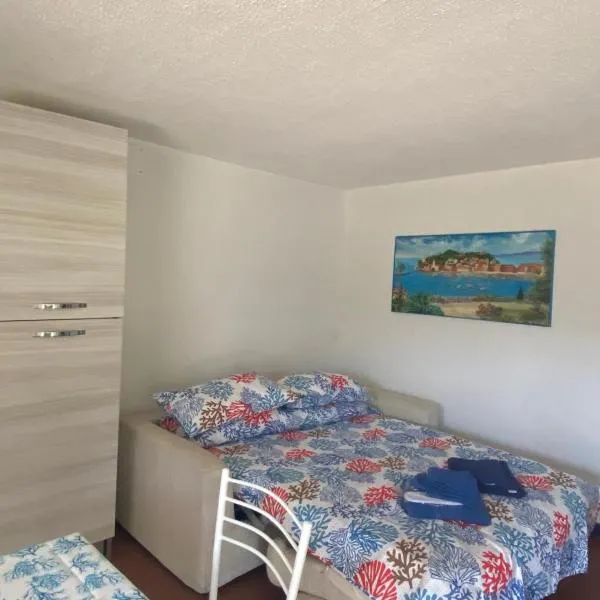 Villa Maremonti - con 3 piscine，位于东塞斯特里的酒店