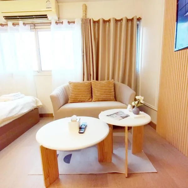 NK hostel 18，位于Thung Si Kan的酒店