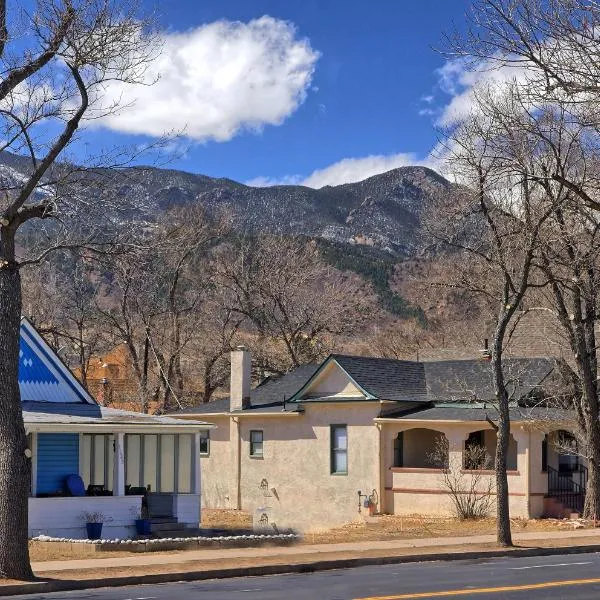 Historic Home w/Pikes Peak Views，位于科罗拉多斯普林斯的酒店
