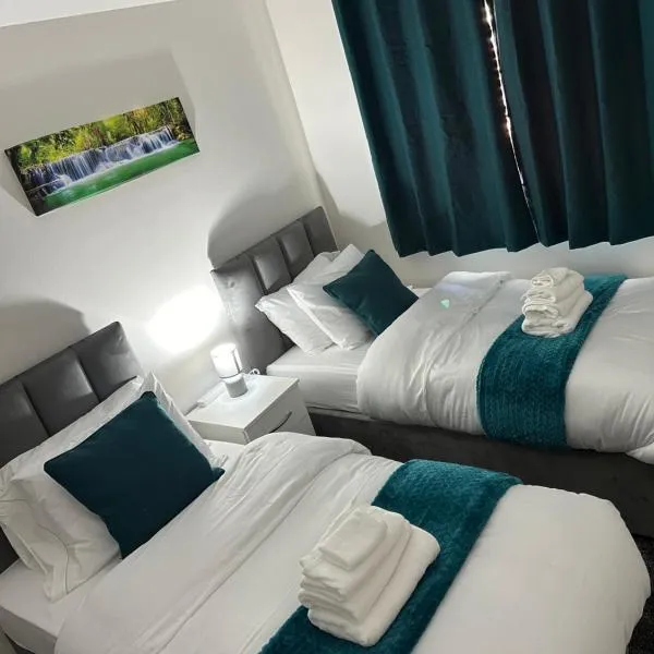 Affluent Living Property perfect for contractors and individuals，位于威根的酒店