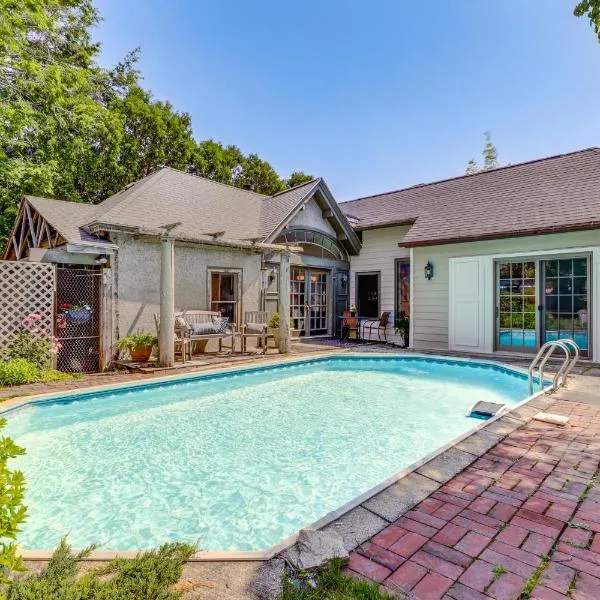 Shared Hot Tub: Historic Cottage, Walk to Elm Park，位于伍斯特的酒店
