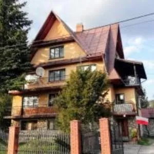 Apartament w górach w Beskidzie Żywieckim gmina Koszarawa 26 km od Żywca,20 km od Suchej Beskidzkiej，位于耶维克的酒店