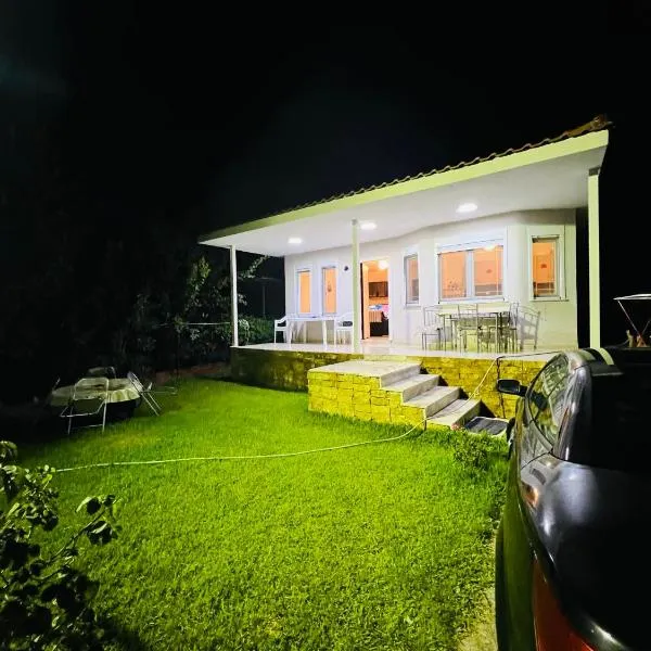 Dina house，位于索佐波尔的酒店