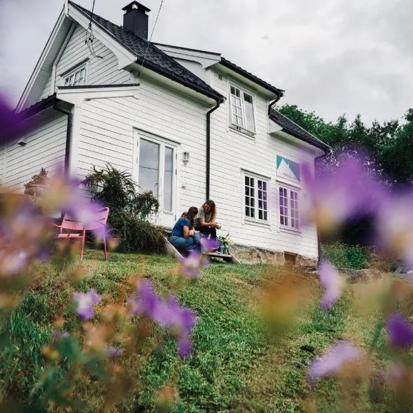 Romsdal Lodge - Det kvite huset，位于Isfjorden的酒店