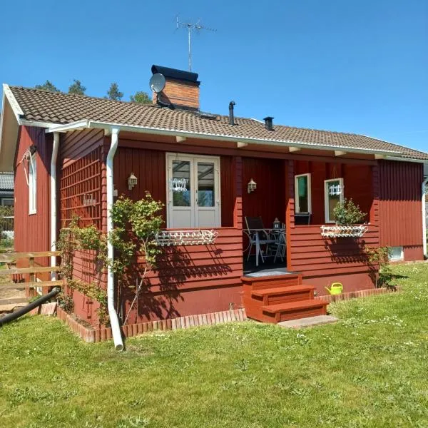 Villa Hultsfred, Vimmerby, Småland, Schweden，位于胡尔茨弗雷德的酒店