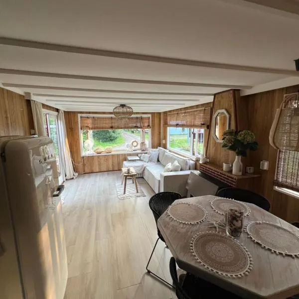 Ibiza style chalet，位于伊科斯特的酒店