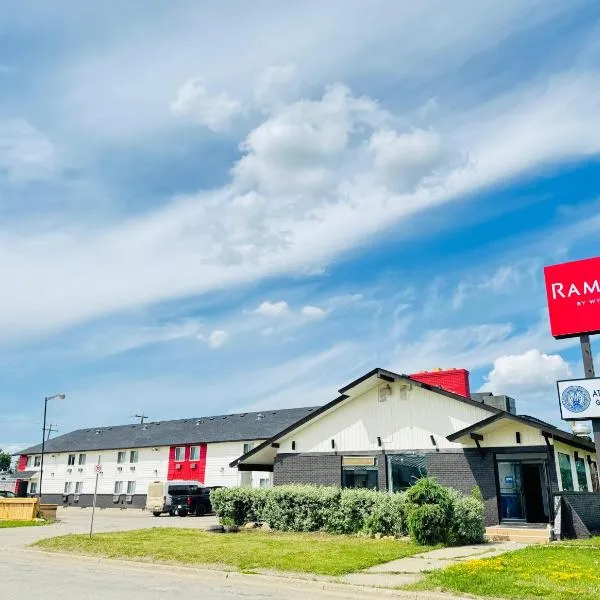 Ramada by Wyndham Dawson Creek，位于道森克里克的酒店