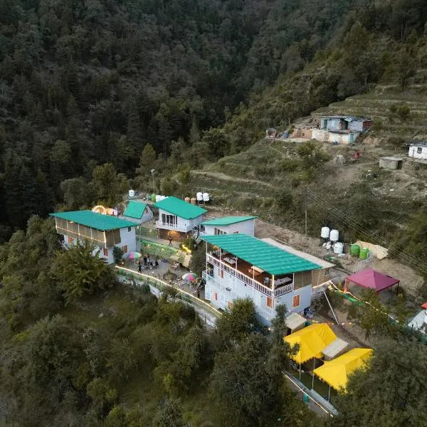 The Rare One's Mukteshwar - Resort & Cafe，位于奈尼塔尔的酒店