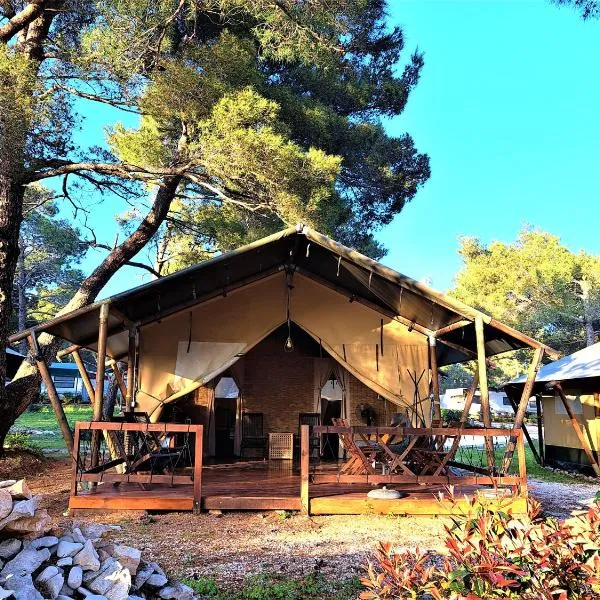 Losinj Glamping - Camp Čikat - Wild，位于木洛希尼的酒店