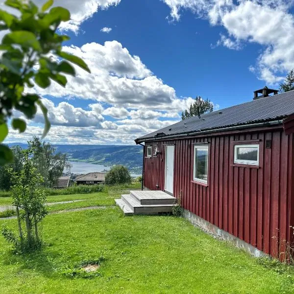 Cabin with great view close to town and ski area，位于利勒哈默尔的酒店