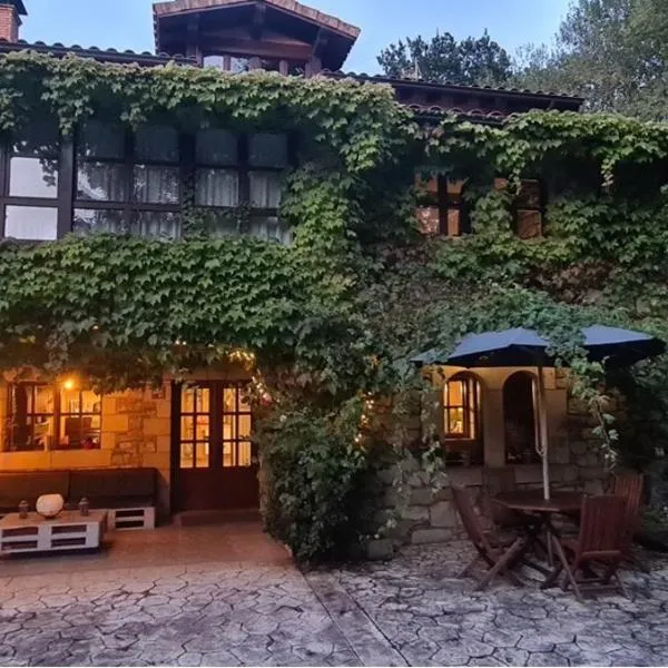 拉罗贝拉酒店，位于Las Rozas de Valdearroyo的酒店