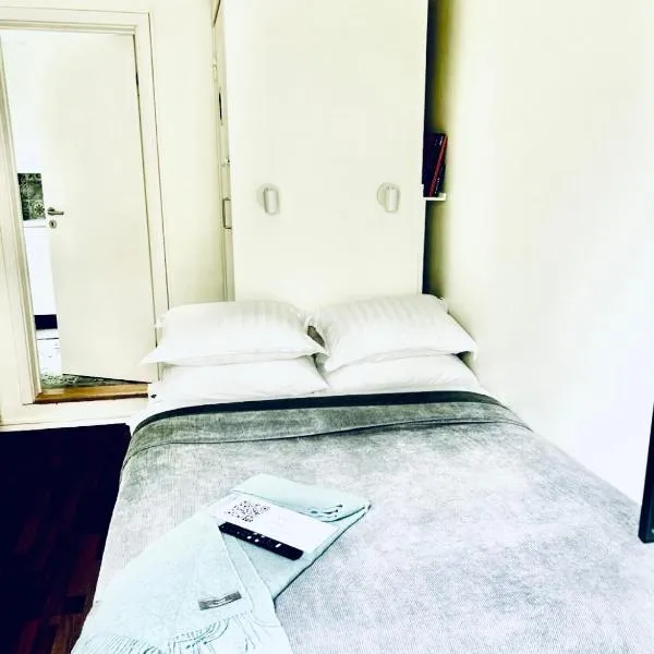 Studio 104- Free PARKING onsite -Private entrance，位于雷克雅未克的酒店