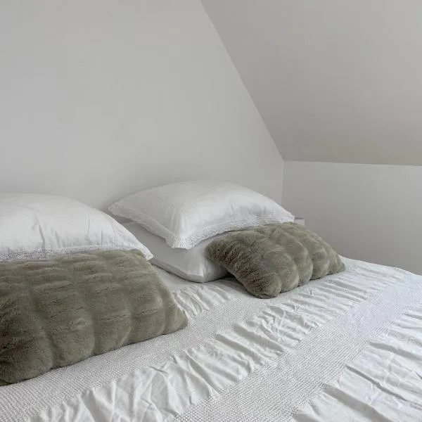Chambre d'hôtes indépendante Les Agaphantes，位于桑布朗赛的酒店