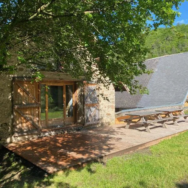 Grand gîte 10-12p à la montagne proche des Ecrins，位于Les Achards的酒店