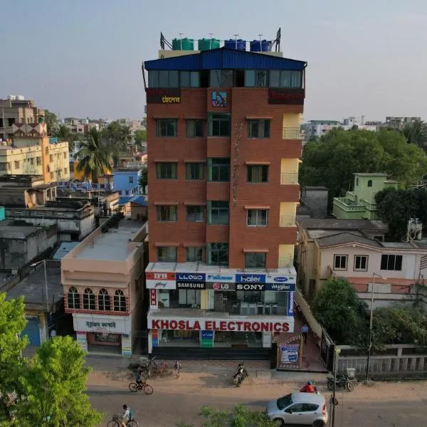 Hotel Tulusi Inn ! Bolpur, Shantiniketan，位于博尔普尔的酒店
