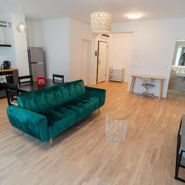 Lagoon Park Apartments with Beach View，位于布加勒斯特的酒店