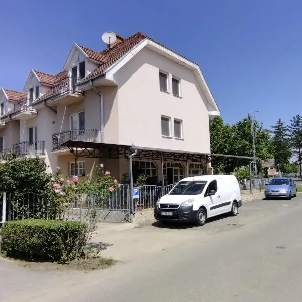 Start Panzió-Étterem，位于豪伊杜索博斯洛的酒店