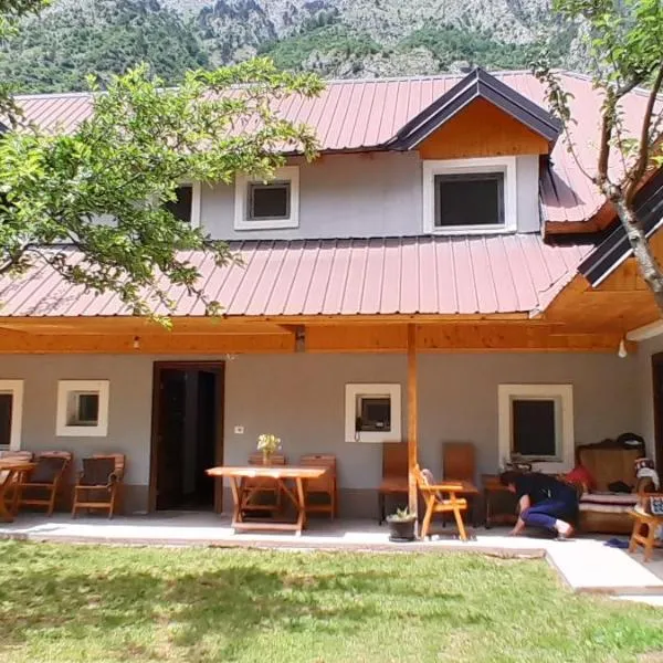 Bujtina Sherifaj,位于瓦勒博内的酒店