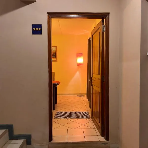 Sapphire 202 TWO ROOM APARTMENT，位于埃比尼的酒店