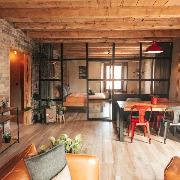 Appartement thématique: Voyage Industriel，位于Môtiers的酒店