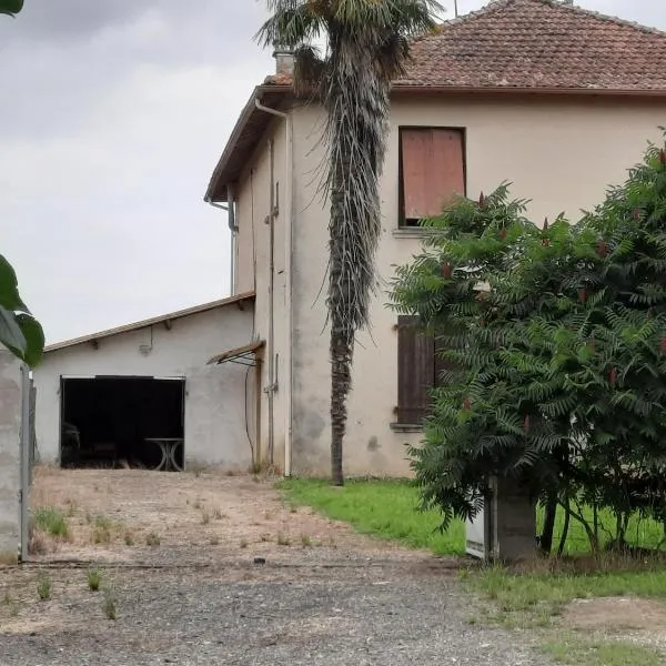 Appartement - Gîte de l'Hérété，位于Sion的酒店