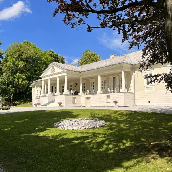 Péchy Castle，位于Hermanovce的酒店