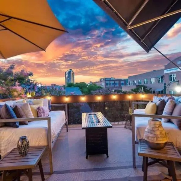 2BR Designer Condo on Trendy East 11th St, Downtown Austin，位于奥斯汀的酒店