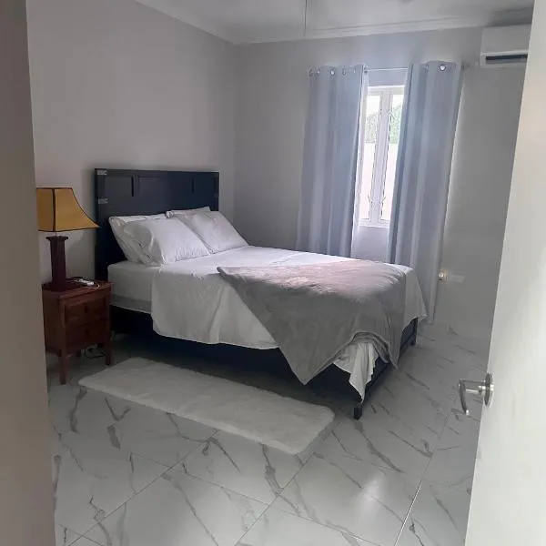 Em & Emm Vacation Apt，位于基督教堂市的酒店