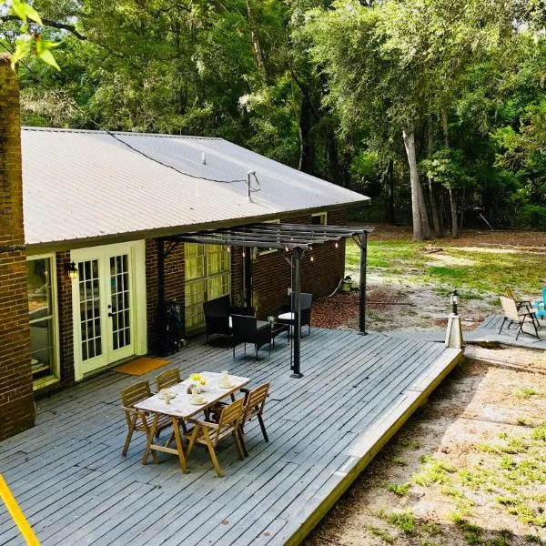 Green Hideaway，位于Fort White的酒店
