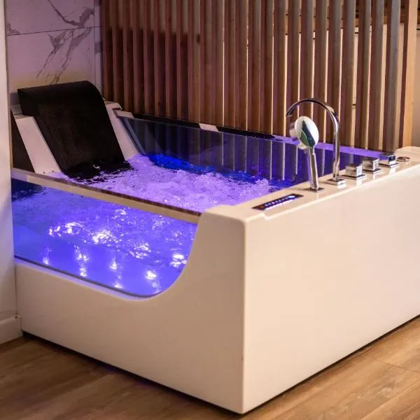Jacuzzi Urban Heaven Studio，位于锡纳亚的酒店