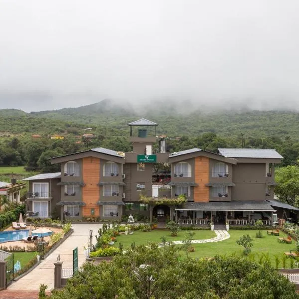 Stone Wood Hotel Amboli，位于Sawantwadi的酒店