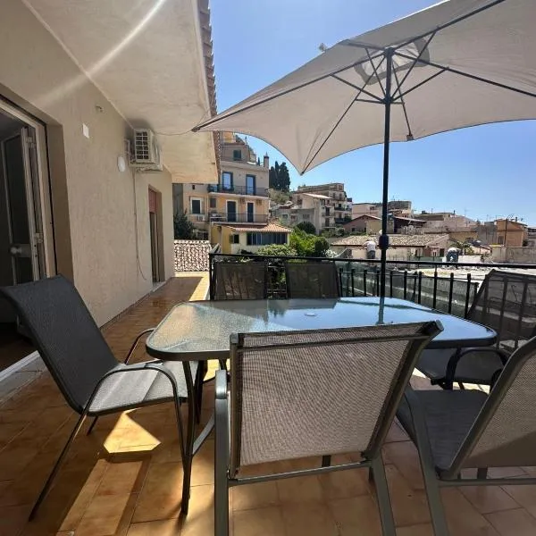 We Home Taormina Center with Parking，位于陶尔米纳的酒店