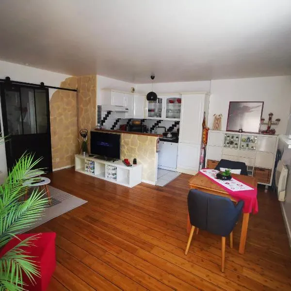 Appartement chaleureux proche Disney 44m2 pour 4 pers classé 3 étoiles，位于托尔西的酒店
