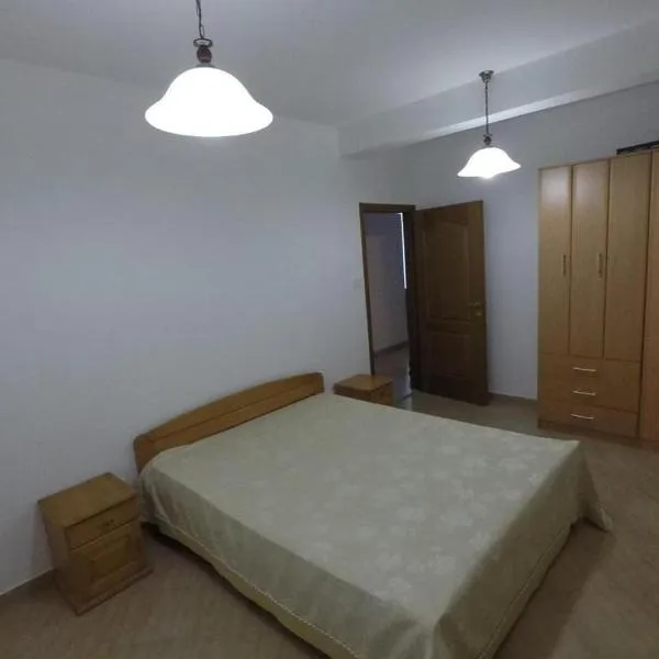 Apartman Jelena，位于里桑的酒店