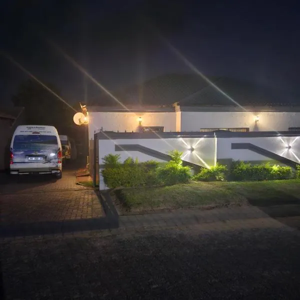 Buffalo guest lodge，位于Bosbokrand的酒店