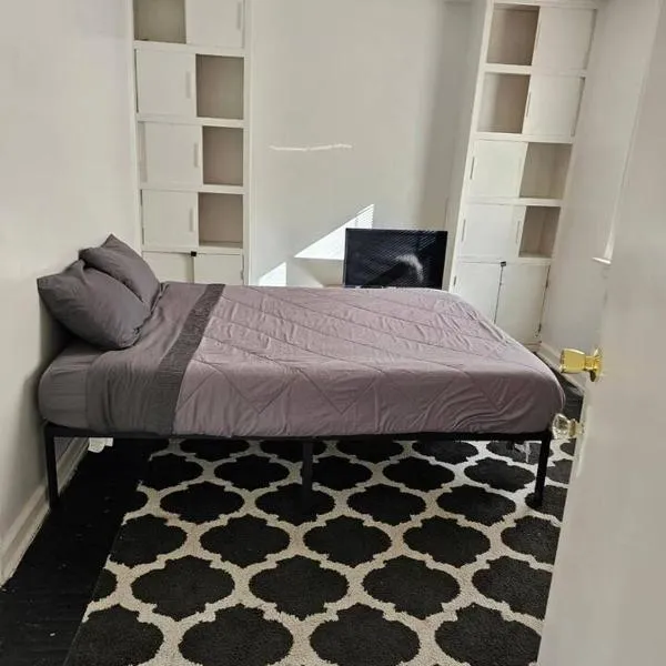 Private apartment with 1 bedroom and 1 bathroom and free Wi-Fi，位于帕特森的酒店