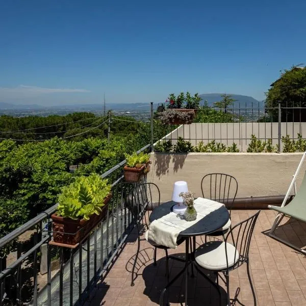 App. con terrazza panoramica in centro-Montefalco，位于蒙特法尔科的酒店