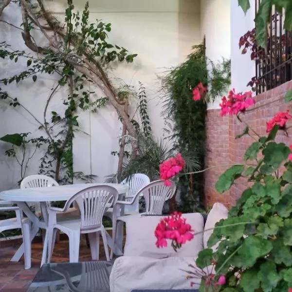 Beautiful Family Villa with private swimming pool，位于迈尔提勒的酒店