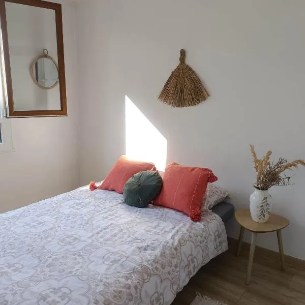 Private Room in Cozy Homestay - Line 14, Direct Access to Paris - Airport Orly，位于舍维伊拉吕的酒店