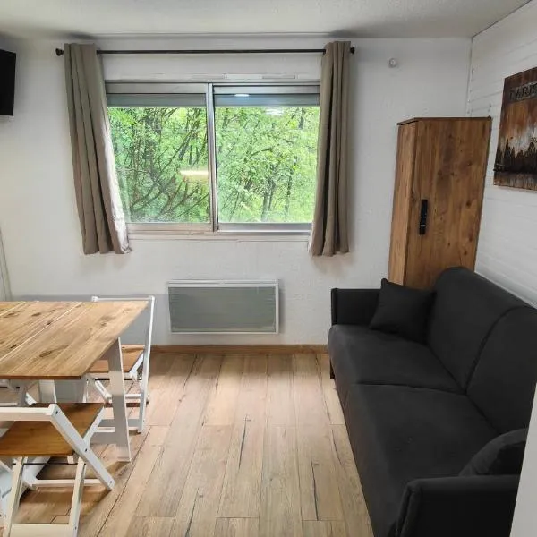 Studio Avenue de la muzelle ménage et draps inclus proche Belle étoile et Esf，位于莱德萨阿尔卑斯的酒店