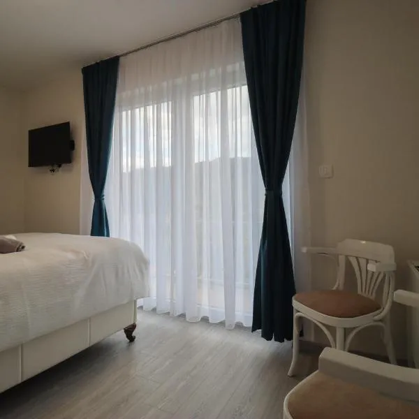 Tadic apartments and rooms by the shore of Rama Lake，位于Prozor的酒店