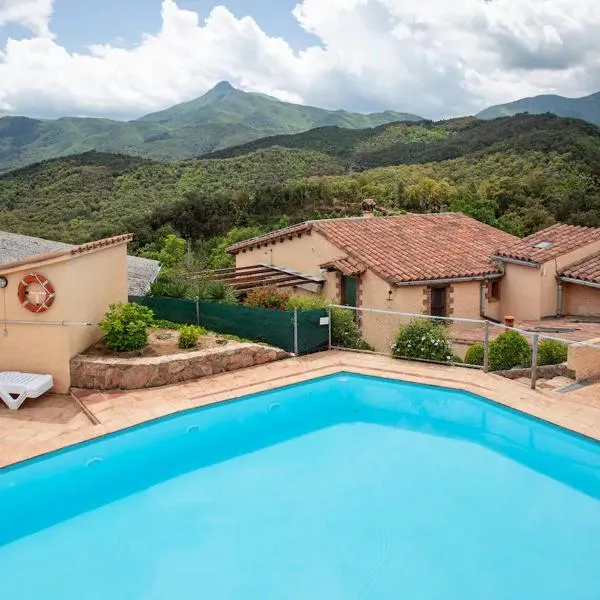 Apartamento con jardín, barbacoa y piscina en pleno Montseny Mas Romeu Turisme Rural，位于Fogars de Montclus的酒店