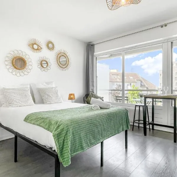 Homey Garden - Parking Gratuit, Balcon, Proche Tram, Netflix，位于安姆比利的酒店
