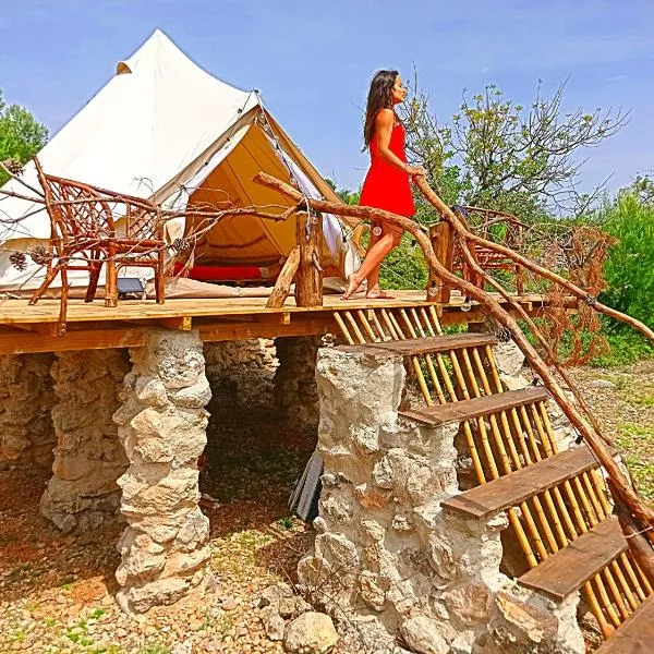 StarGate Tepee in Permaculture Paradise at WILDSPIRIT Eco Farm,位于Villanueva de Alcolea的酒店