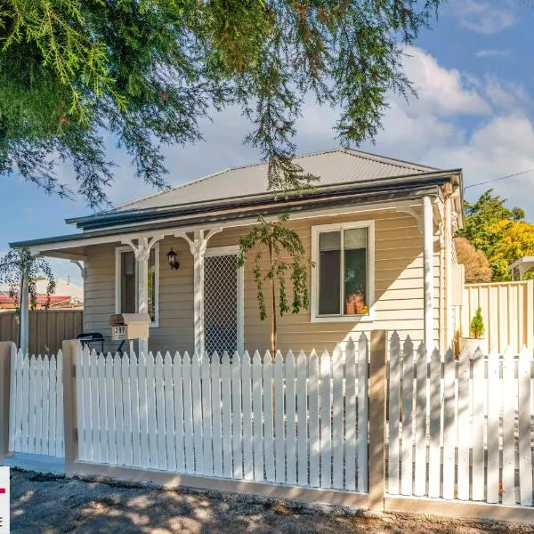 Bright, Cosy Cottage near CBD- Free wifi, Netflix and Disney Plus，位于奥兰治的酒店