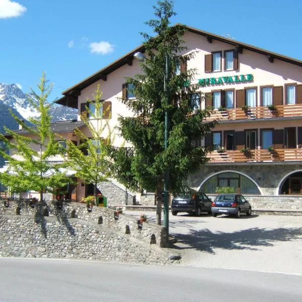 Hotel Ristorante Miravalle，位于Alpe Strencia的酒店